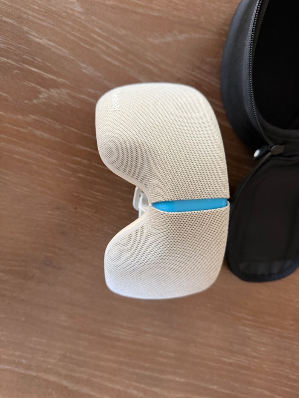 Therabody Beige Massage Eye device with heat
